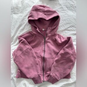 Lululemon scuba hoodie full zip. Missing the tie on the zipper but in good shape